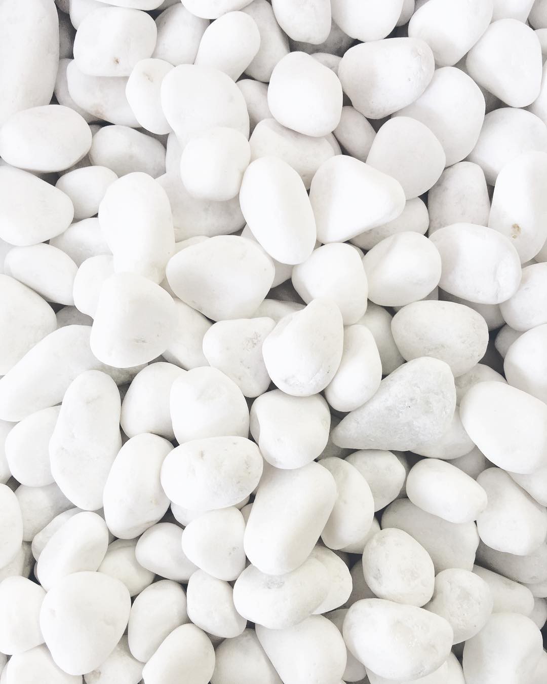 Snow White Quartz Pebbles
