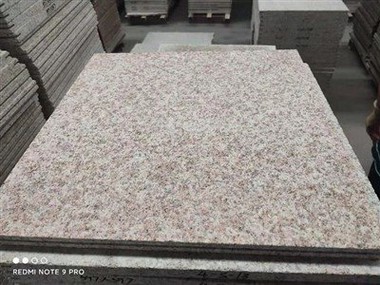 Naravni kamen Rjasto rumen granitni kamen za stenske obloge