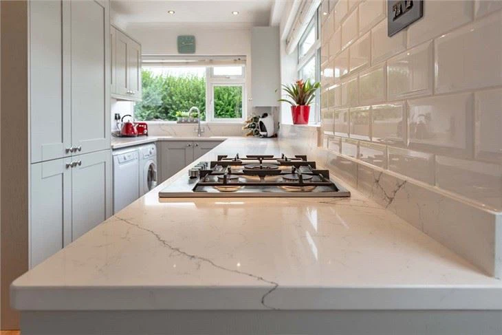 Alaska Bianca Quartz Kitchen